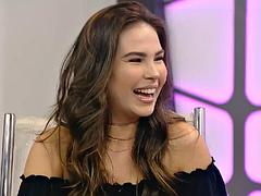 Leie, Tussi, Braunhaarige, Fetisch, Fußfetisch, Absätze, Latina, Flotter dreier