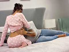 Gros seins, Brunette brune, Tir de sperme, Première fois, Hard, Russe, Serré, Vierge