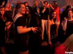 Pijpbeurt, Bruinharig, Aangekleed, Gek, Dansen, Handbeurt, Interraciaal, Ondergoed