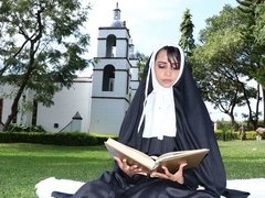 Жопа, Минет, Брюнетки, Латиноамериканки, Монашка, На природе, Сиськи, Униформа