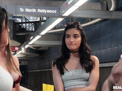 Жопа, Большая жопа, Джинсы, Лесбиянка, Мастурбация, Пирсинг, Втроем, Вибратор