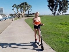 Grossier, En levrette, Branlette thaïlandaise, Piercing, Rasée, Maigrichonne, Adolescente, Nénés