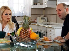 Anaal, Grote kont, Grote lul, Blond, Pijpbeurt, Hondjeshouding, Moeder die ik wil neuken, Verassing