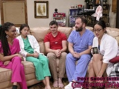 Amerikaans, Achter de coulissen, Gebondenheid, Voeten, Vingeren, Latex, Tieten likken, Uniformpje