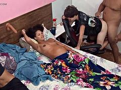 Sucer une bite, Couple, Conversation vulgaire, Le plan cul à quatre, Hard, Fille latino, Public, Adolescente