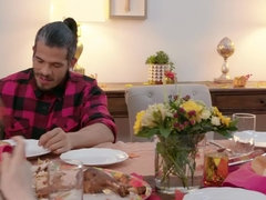 Brunette brune, Tromperie, Bâillonner, Léchez, Seins naturels, Piercing, Pov, Chatte