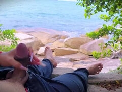 Beach Handjob Surprise Cumshot - Amateur Couple Outdoor Sex