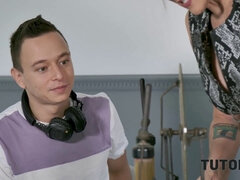 18 jaar, Bruinharig, Rondborstig, Klietelaar, Hd, Rijpe lesbienne, Doordringend, Student