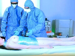 18 ans, Gros cul, Gros seins, Brunette brune, Homme nu et filles habillées, Nue, Maigrichonne, Adolescente