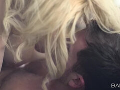 Blondine, Blasen, Braunhaarige, Paar, Erotisch, Handjob, Lecken, Muschi