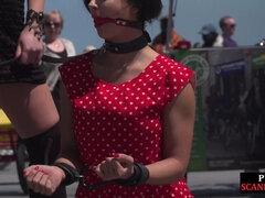 Lieveling, Bondage discipline sadomasochisme, Gebondenheid, Dominante vrouw, Fetisj, Vernedering, Buiten, Openbaar