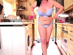 In den arsch, Tussi, Grosse titten, Blasen, Braunhaarige, Handjob, Milf, Titten