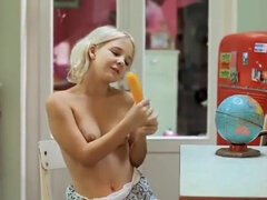 Blond, Pijpbeurt, Rondborstig, Vrouw, Russisch, Alleen, Tieten likken, Speelgoed