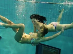 18 jahre, Hd, Lesbisch, Pool, Russisch, Dusche, Jungendliche (18+), Unter wasser