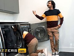 Culo, Estilo perrito, Corridas faciales, Atragantadas, Madres para coger, Coño, Afeitado, Trio