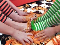 Большие сиськи, Брюнетки, Пальцем, Лесбиянка