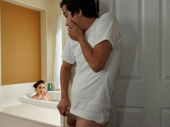 Salle de bains, Gros seins, Sucer une bite, Attrapée, Doigter, Branlette thaïlandaise, Masturbation, Mère que j'aimerais baiser