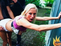 Grote mammen, Blond, Pijpbeurt, Vies, Hondjeshouding, Moeder die ik wil neuken, Buiten, Openbaar