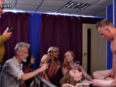 Любители, Одетые девушки голые парни, Собачьи, Фетиш, Группа, Ласковые ручки, Развязные, Молоденькие