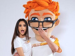 18 ans, Gros cul, Grosse bite, Sucer une bite, En levrette, Fille latino, Maigrichonne, Adolescente