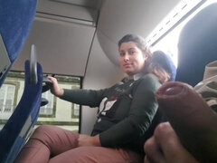 Gros seins, Bus, Queue, Branlette thaïlandaise, Fait maison, Mère que j'aimerais baiser, Public, Nénés