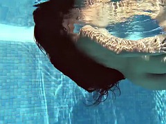 Leie, Asiatisch, Bikini, Erotisch, Latina, Pool, Jungendliche (18+), Unter wasser