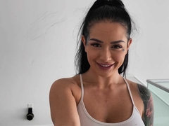 Katrina Gets A Pervy Massage