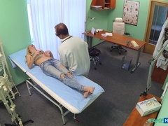 Enthousiasteling, Bedriegen, Stel, Arts, Likken, Verpleegster, Kut duiken, Uniformpje