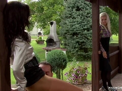 Geweldig, Aangekleed, Fetisj, Handbeurt, Hardcore, Pissen, Trio, Tieten likken