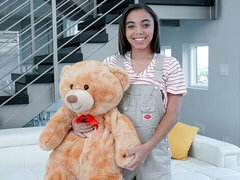 Kinderoppas, Grote lul, Pijpbeurt, Hondjeshouding, Zwart, Harig, Interraciaal, Likken