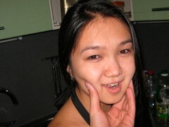 Leie, Asiatisch, Grosser schwanz, Hundestellung, Küche, Pov, Jungendliche (18+), Titten