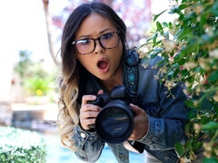 Braunhaarige, Dildo, Interrassisch, Küssen, Lecken, Rasiert, Entkleiden, Hochzeit