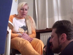 18 jaar, Dominante vrouw, Duits, Hd, Hakken, Likken, Moeder die ik wil neuken, Moeder