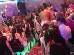 Tetas grandes, Mamada, Morena, Garganta profunda, Hd, Lencería, Madres para coger, Fiesta