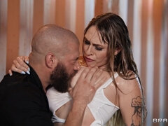 Lustful hussy Angel Youngs heart-stopping xxx scene