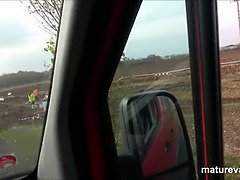 デカパイ, ブロンド, 巨乳な, 車, 乱交, 熟年, 淫乱熟女, オマンコ