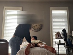 Aziatisch, Grote lul, Flashing, Handbeurt, Interraciaal, Latijnse vrouw, Masseren, Monster
