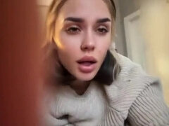 18 ans, Grosse bite, Brunette brune, Conversation vulgaire, En levrette, Fait maison, Pov, Russe