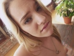 18 ans, Amateur, Blonde, Masturbation, Nue  à poil, Mamelons bombés, Solo, Adolescente