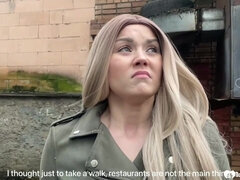 Blonde, Tir de sperme, Mignonne, Hard, Lingerie, Jarretelles, Adolescente, Sous la jupe