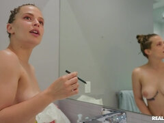 浴室, デカ尻, デカパイ, ビキニ, 毛深い, ヒール, ピアス, おもらし