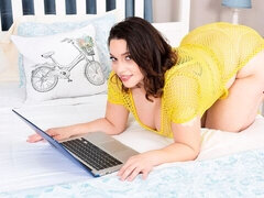 Amateur, Gros cul, Gros seins, Doigter, Mère que j'aimerais baiser, Cheveux courts, Solo, Dénudage