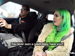 デカパイ, フェラチオ, イギリス人, 車, ぽちゃ, 顔射, オナニー, フェラする