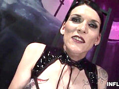 Femelle, Femme dominatrice, Allemand, Latex, Mature, Fessée