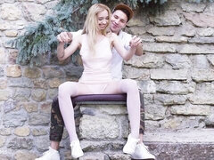 Amateur, Grosse bite, Blonde, En levrette, De plein air, Collant, Petite femme, Public