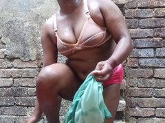 18 años, Beso negro, Tía, Cuarto de baño, Lamidas, Al aire libre, Ducha, Tetas