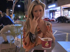 Anal, En gros plan de très près, Dansant, Béant, Masturbation, Orgasme, Solo, Sous la jupe