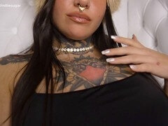Cul à la bouche, Gros cul, Brunette brune, Queue, Femme dominatrice, Fille latino, Solo, Tatouage