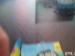 Entre bastidores, Tetas grandes, Rubia, Medias largas, Tatuaje, Calientapollas