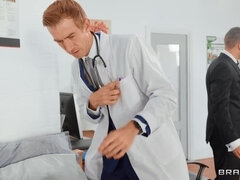 Gros seins, Plantureuse, Pieds, Doigter, Hard, Chatte, Serré, Uniforme